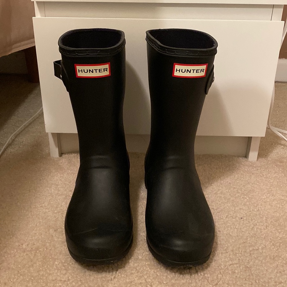 Short black Hunter boots